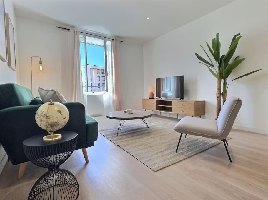 Le Victor Hugo, L'Appartement Valentinois Valence  Bagian luar foto